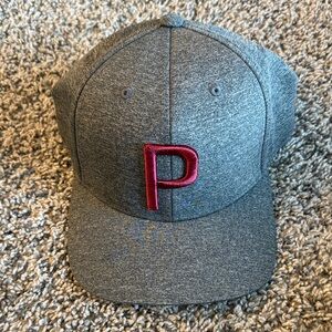 Puma Golf Tour Exclusive Heathered Gray Men's Snapback Hat Maroon Red “P”